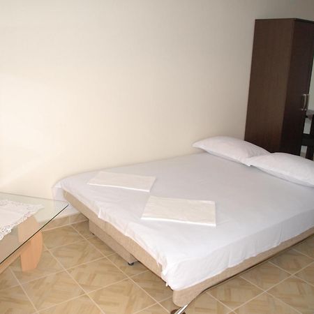 Guest House Evropa 2 Ulcinj Exterior foto