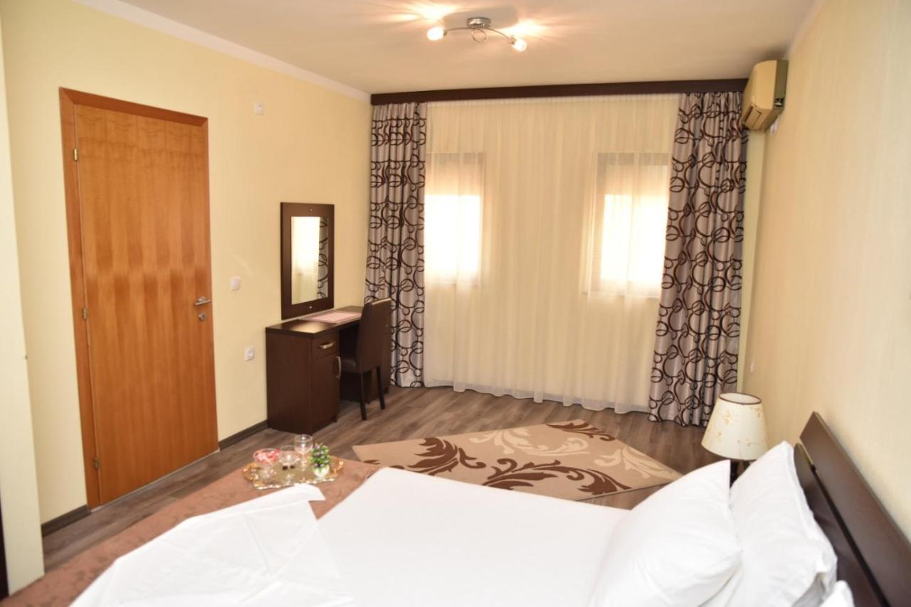 Guest House Evropa 2 Ulcinj Exterior foto
