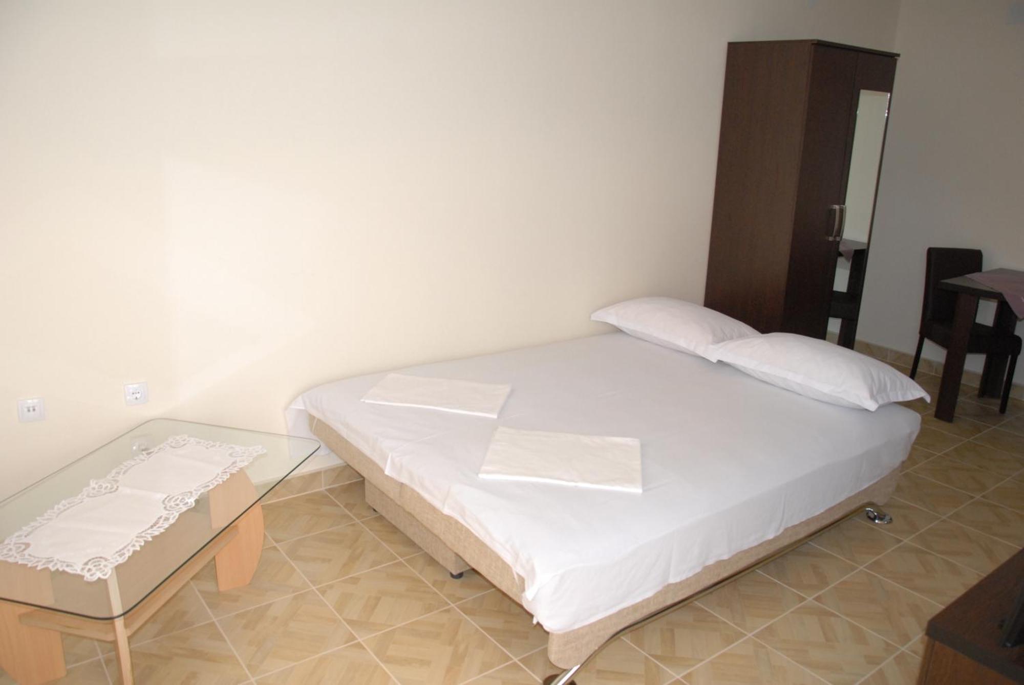 Guest House Evropa 2 Ulcinj Exterior foto