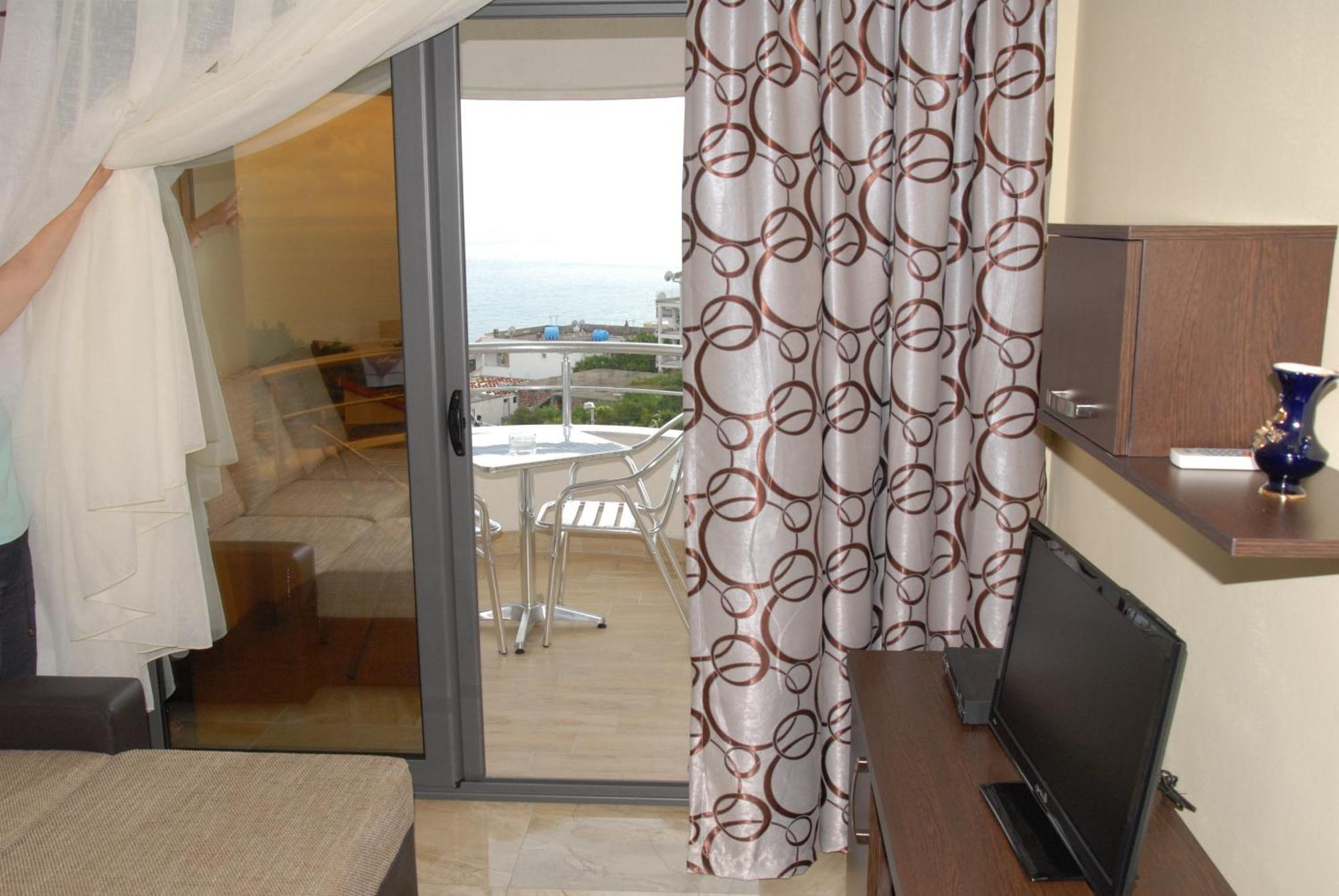 Guest House Evropa 2 Ulcinj Exterior foto
