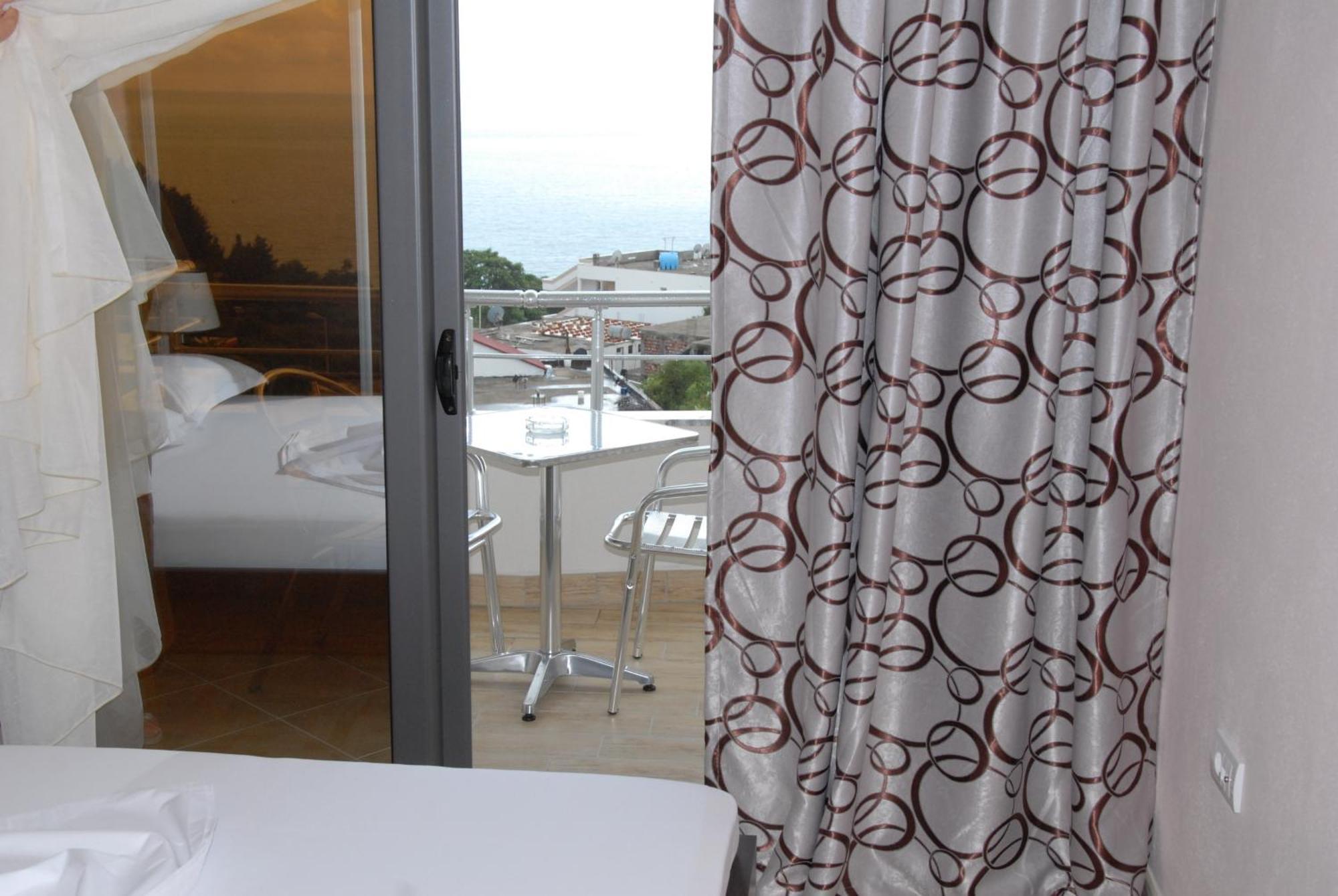 Guest House Evropa 2 Ulcinj Exterior foto