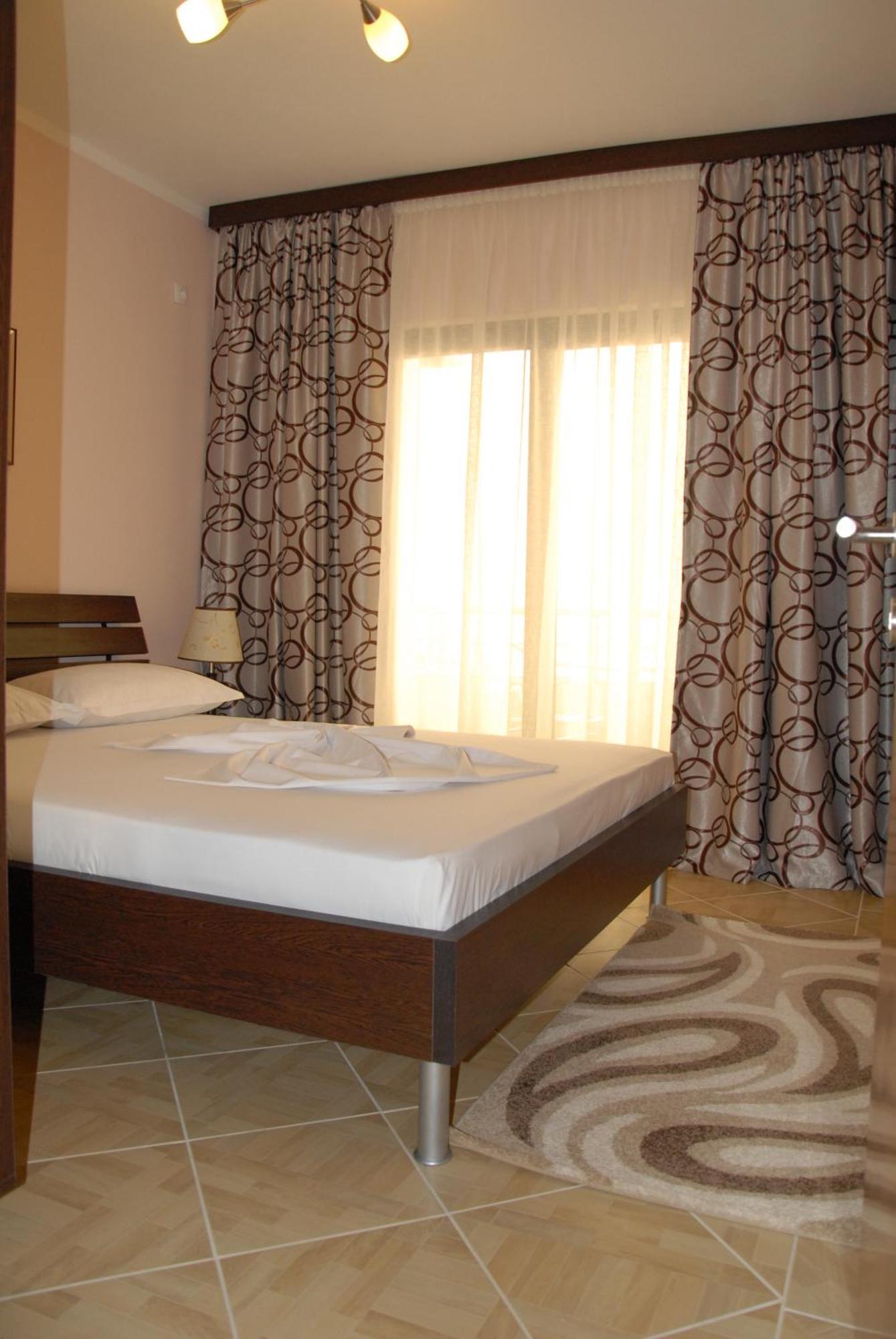 Guest House Evropa 2 Ulcinj Exterior foto