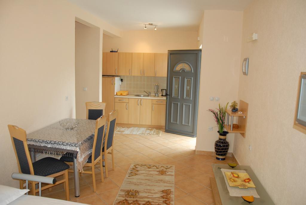 Guest House Evropa 2 Ulcinj Habitación foto