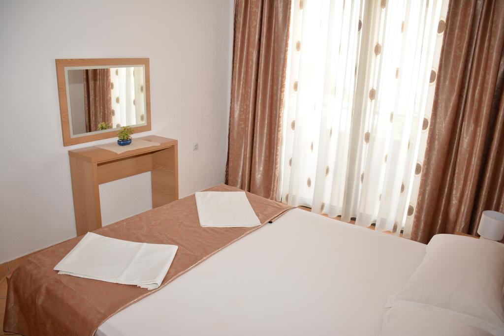 Guest House Evropa 2 Ulcinj Exterior foto