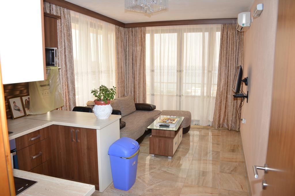 Guest House Evropa 2 Ulcinj Exterior foto