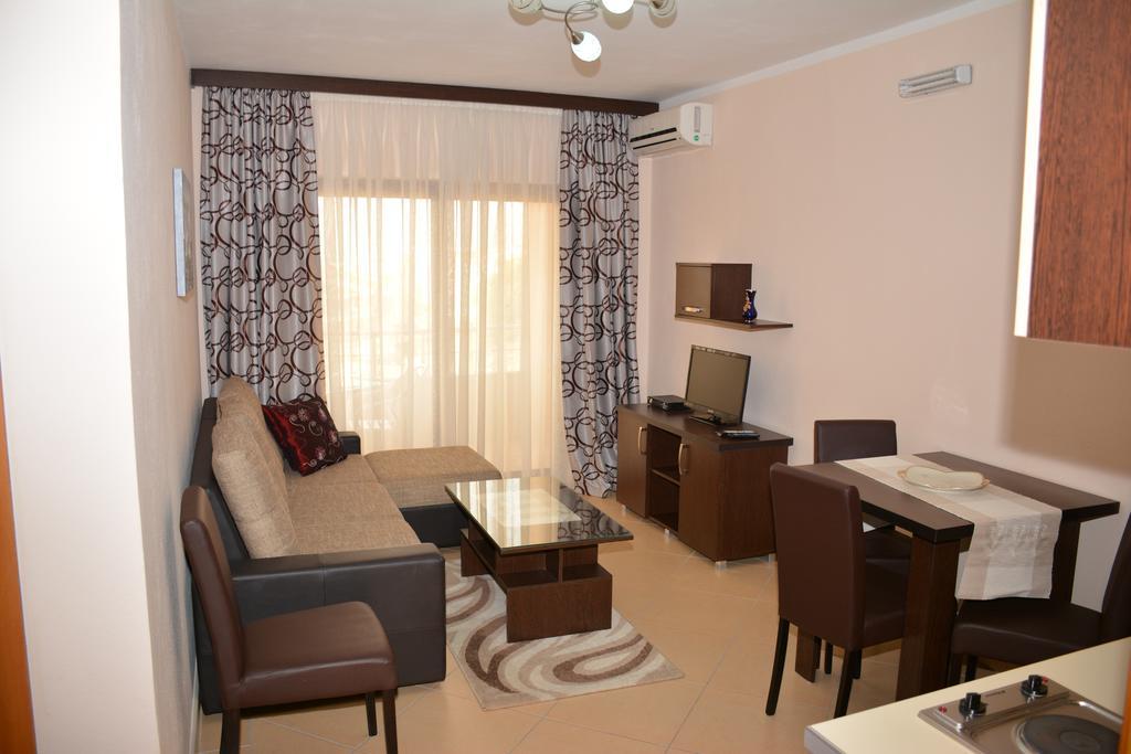 Guest House Evropa 2 Ulcinj Exterior foto